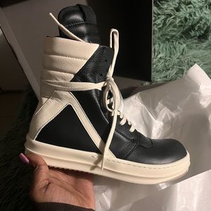 Purchased for my birthday in 2 weeks but they are a bit to small. Need gone!